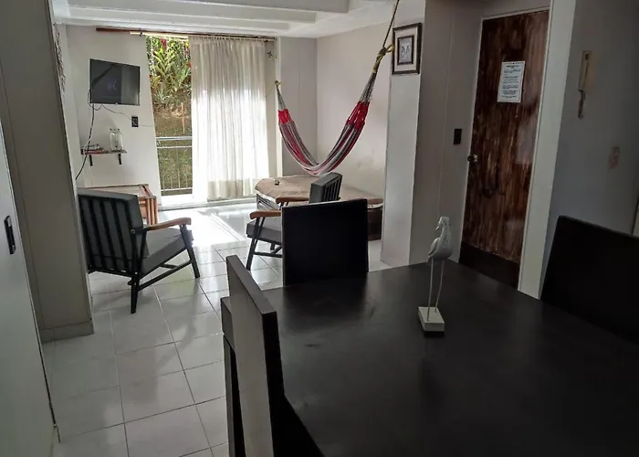 APARTAMENTO 201 AMPLIO Y CÓMODO Medellin 90 MTS